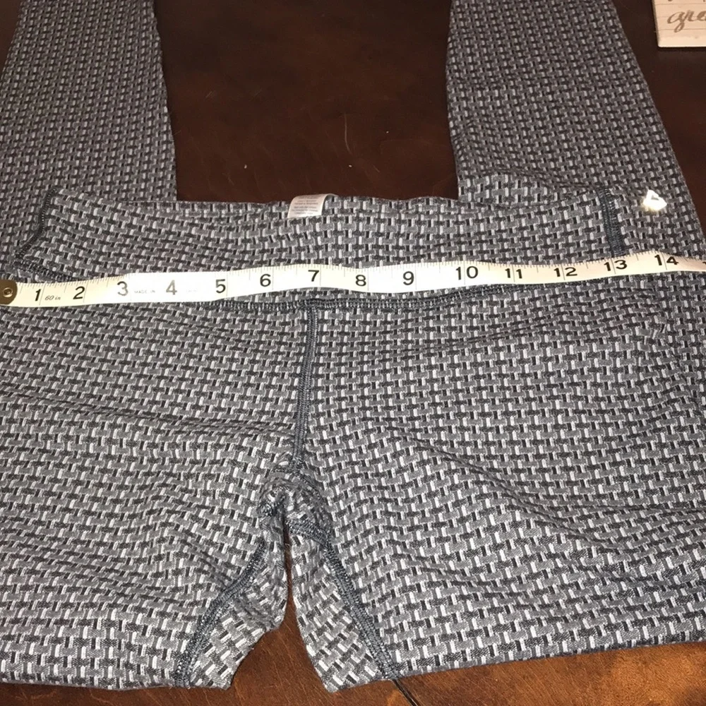 Ivivva by Lululemon GRAY with BLACK Blocked Pattern Girl’s Size 14 Leggings